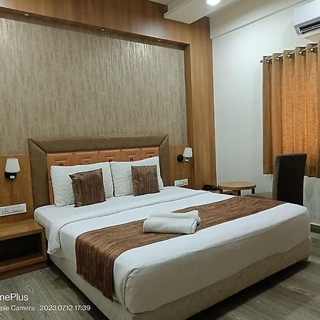 Hotel Aerocity Golden Close To New Delhi Airport Экстерьер фото