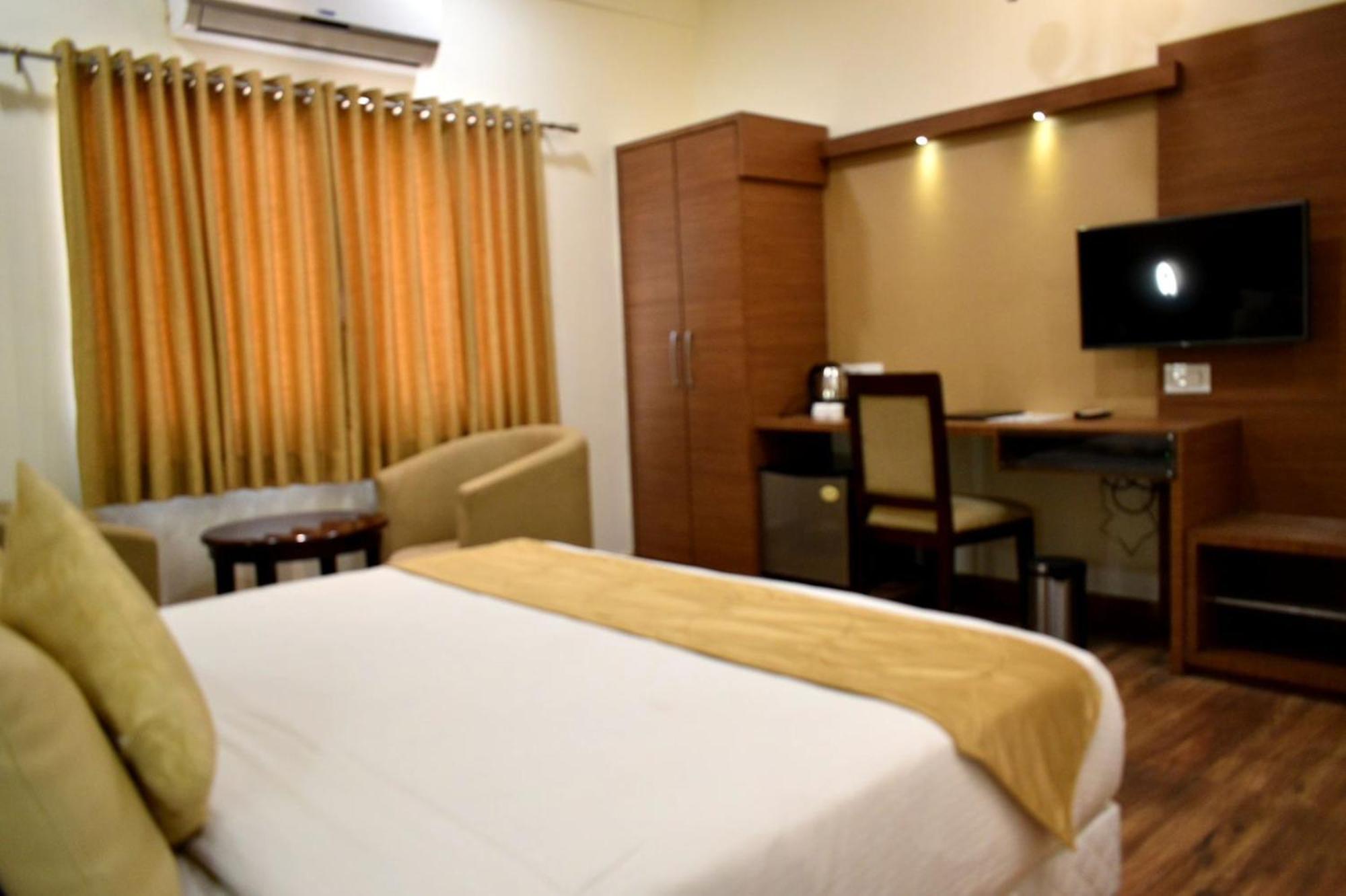 Hotel Aerocity Golden Close To New Delhi Airport Экстерьер фото