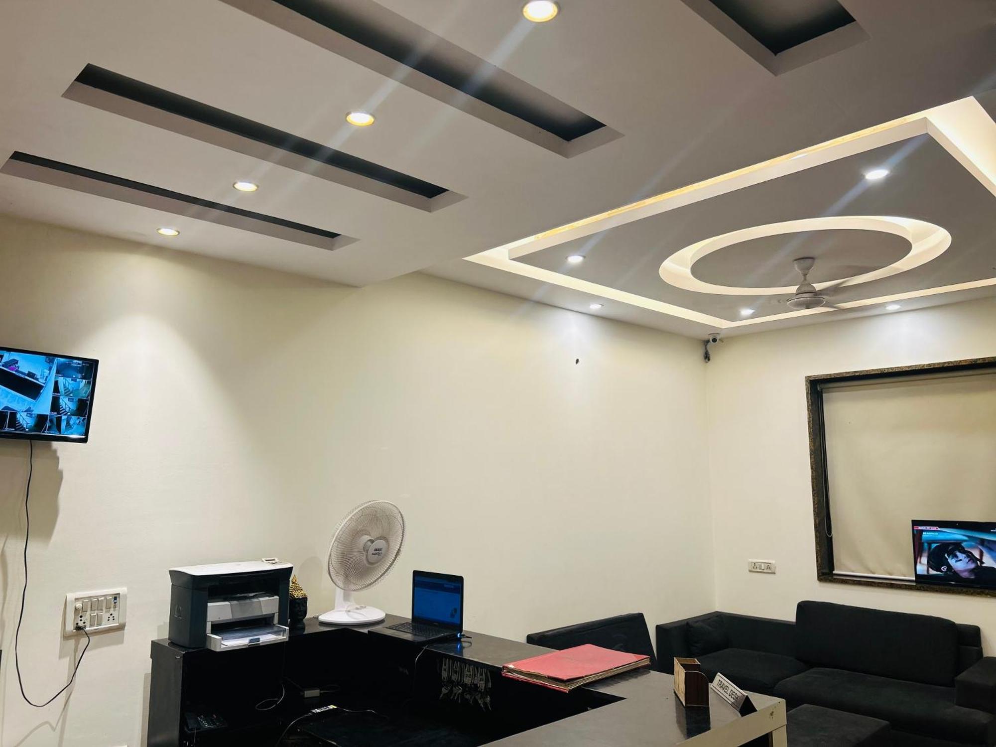 Hotel Aerocity Golden Close To New Delhi Airport Экстерьер фото