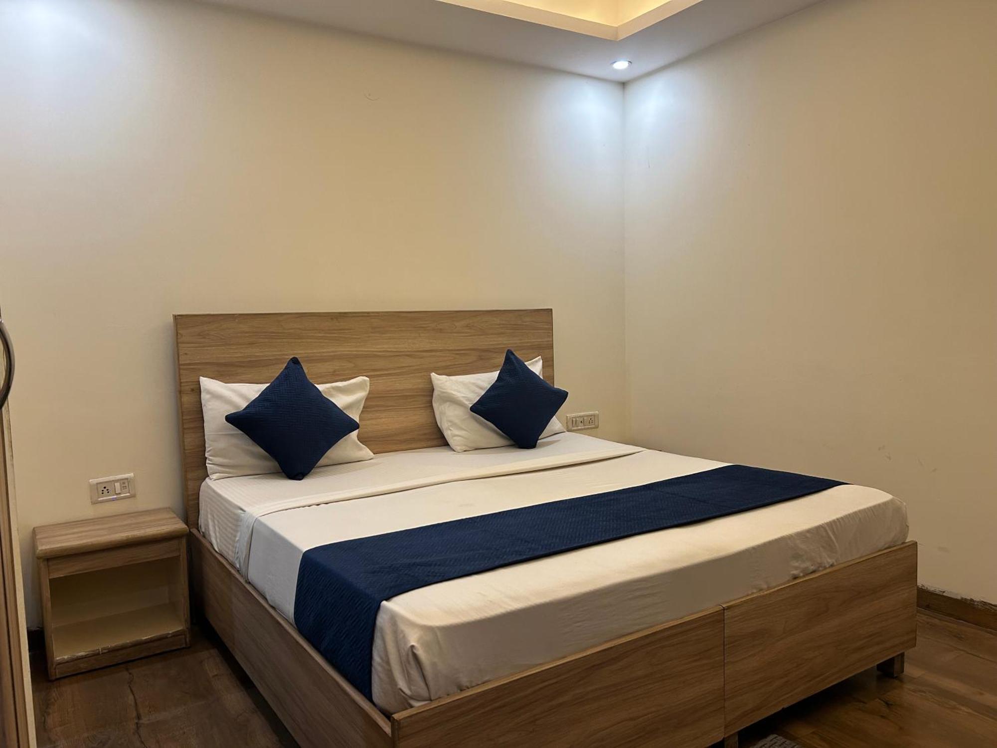 Hotel Aerocity Golden Close To New Delhi Airport Экстерьер фото