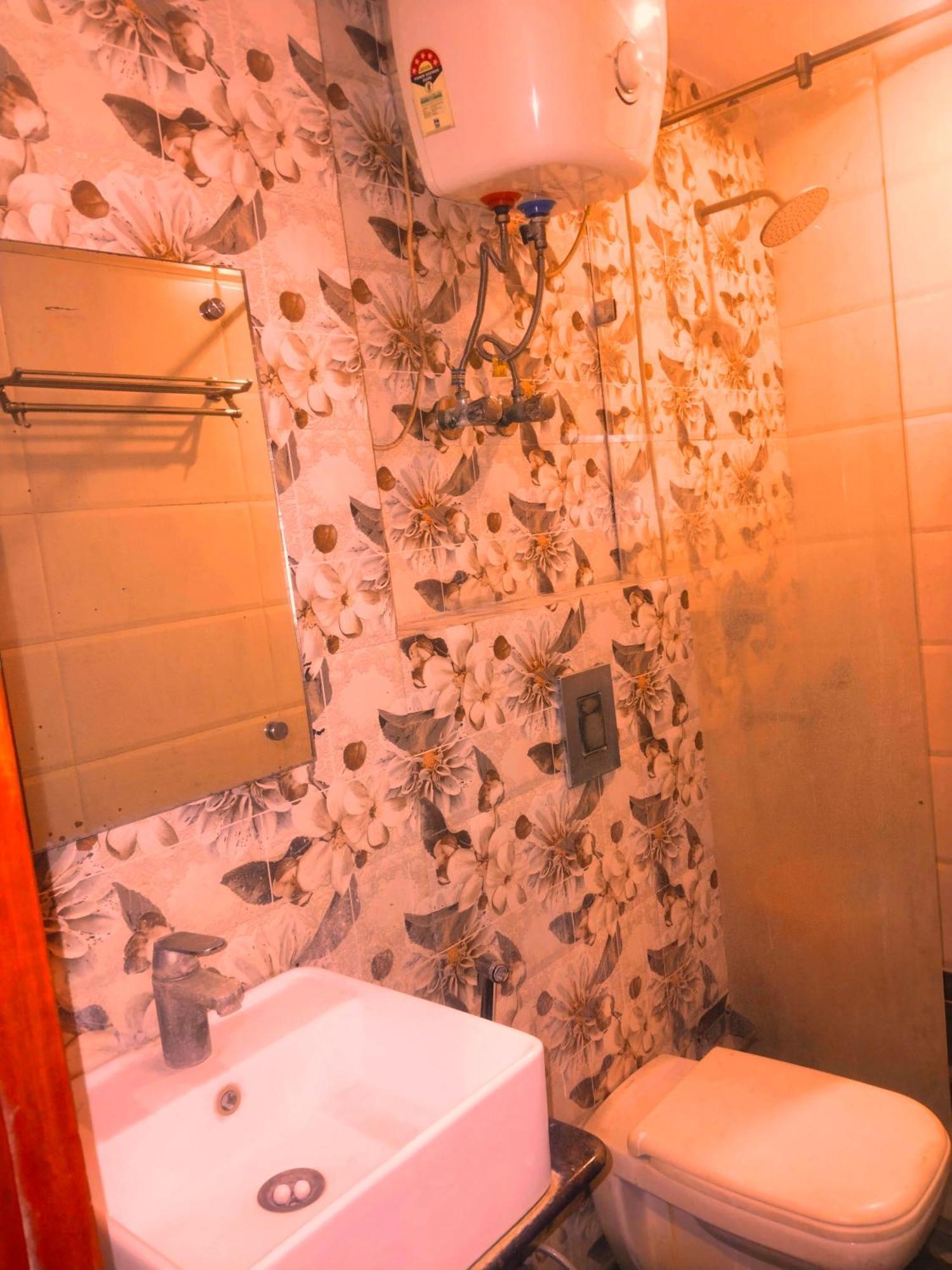 Hotel Aerocity Golden Close To New Delhi Airport Экстерьер фото
