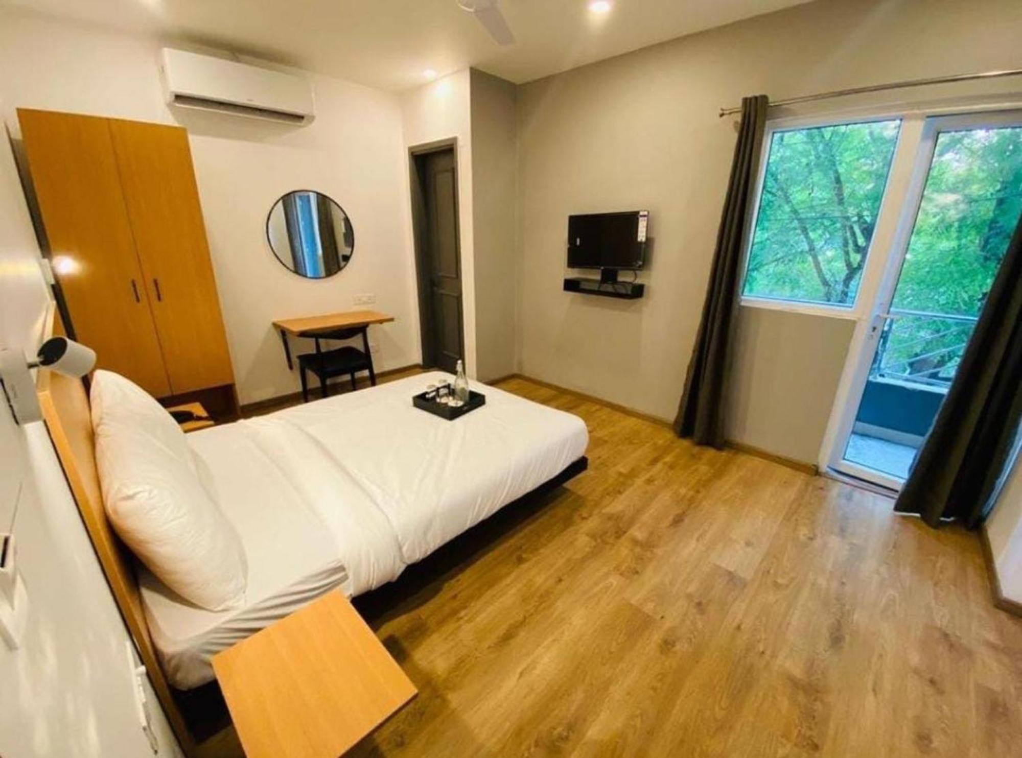 Hotel Aerocity Golden Close To New Delhi Airport Экстерьер фото